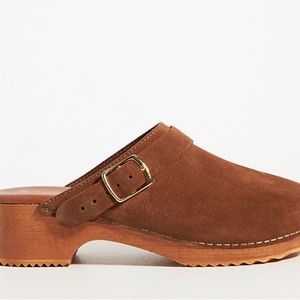 Anthropology short clogs great for everyday. Size 38 (don’t come in half sizes)